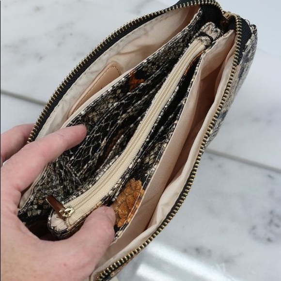 Liz Custom Collection Crossbody Bag - Picture 3 of 4